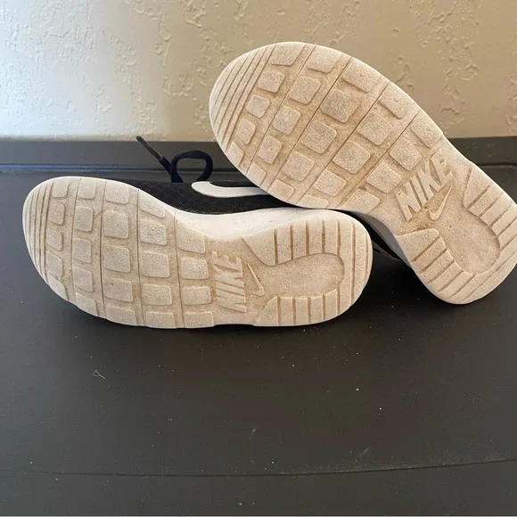 Toddler Nike lace up shoes - Picture 5 of 5